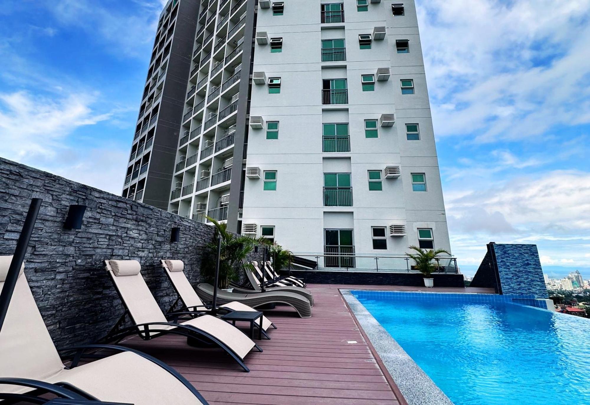 Hayat Sky Towers Hotel Cebu Eksteriør billede