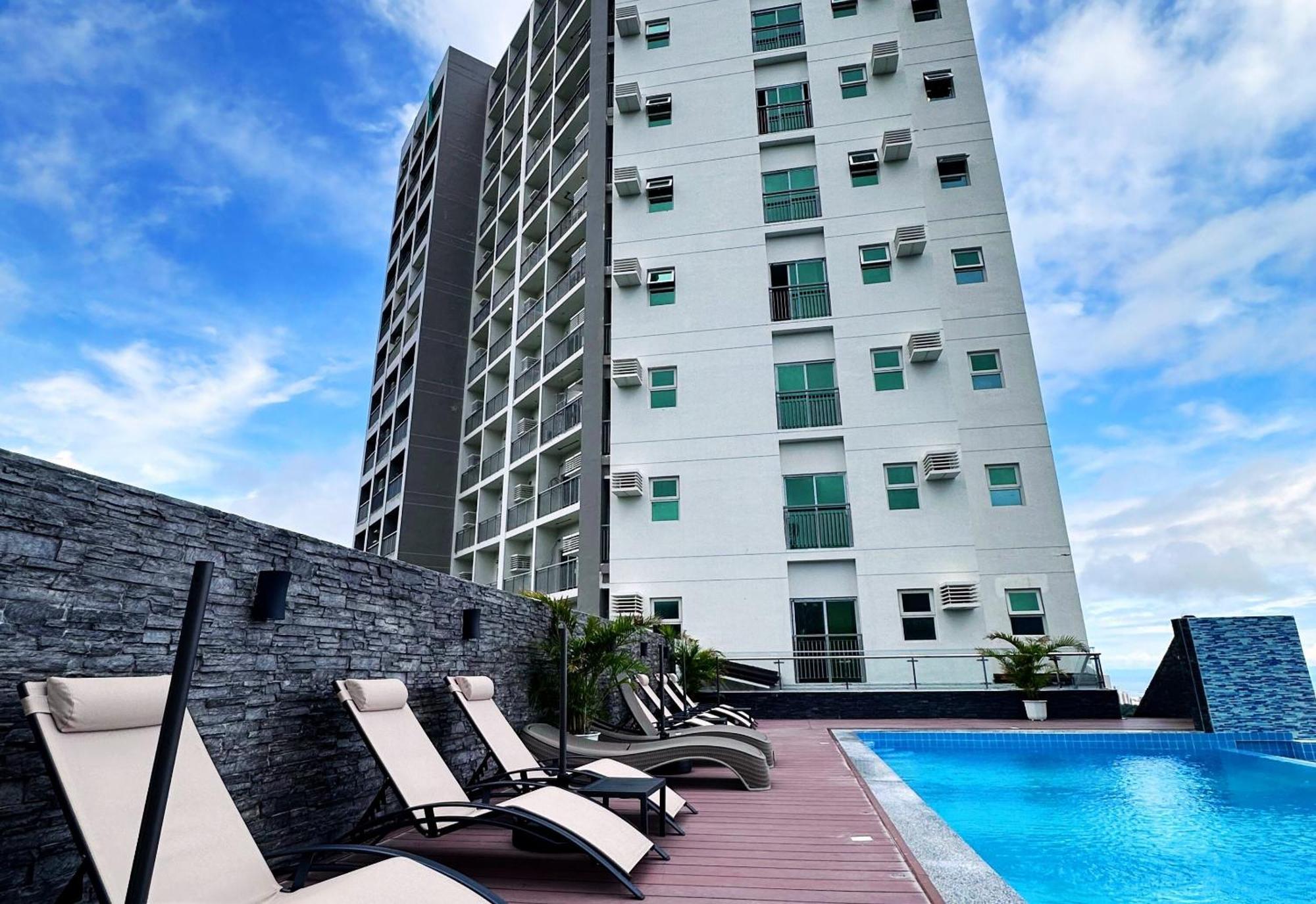 Hayat Sky Towers Hotel Cebu Eksteriør billede