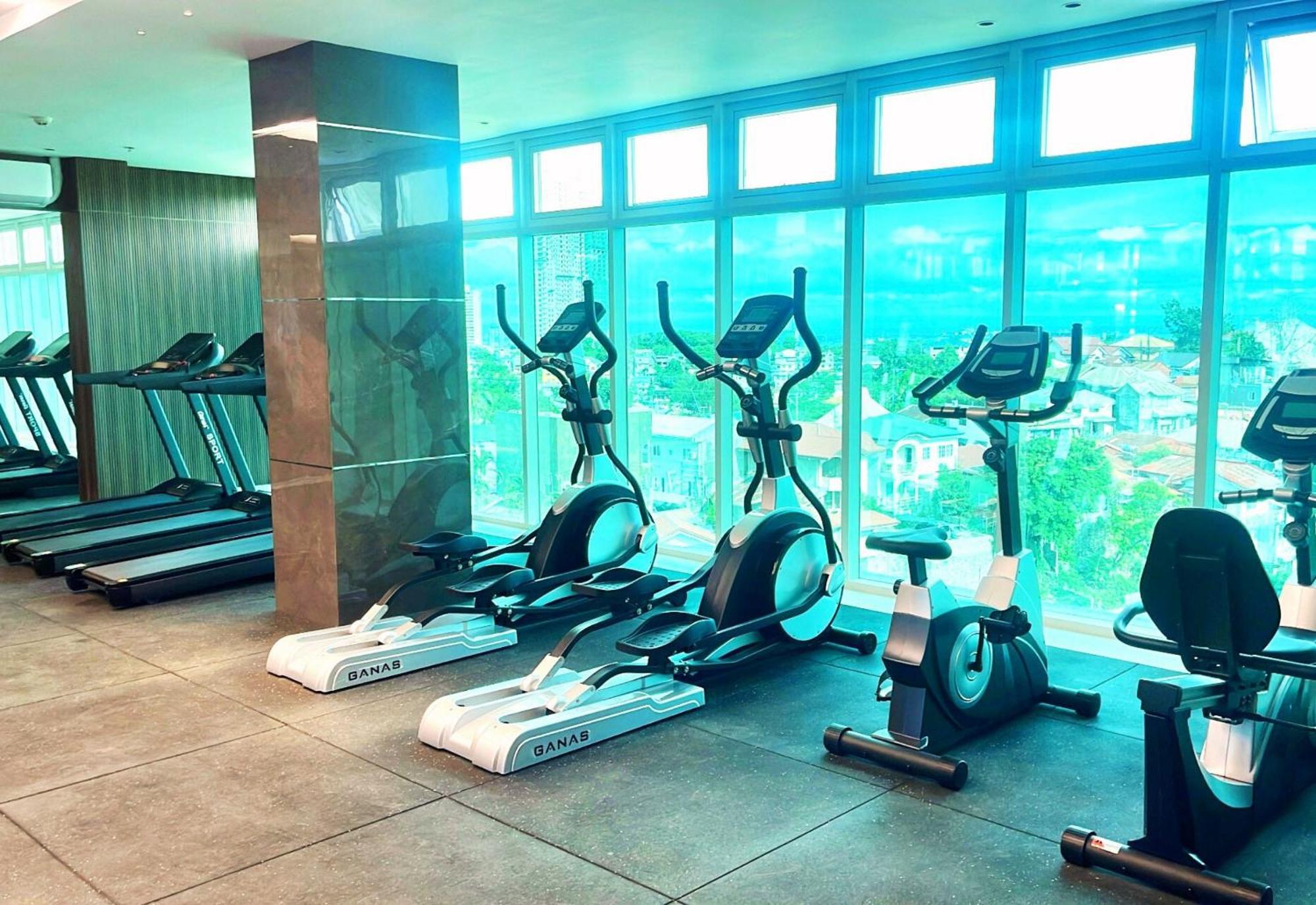 Hayat Sky Towers Hotel Cebu Eksteriør billede
